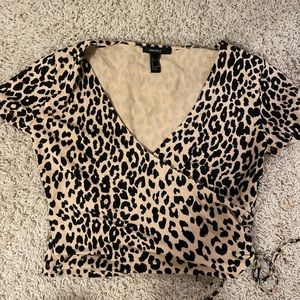 Forever 21 Leapord Print cropped tee